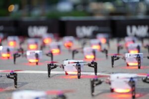 「壮観」G-DRAGONのステージ上空で舞ったKドローン…米シェア70％を誇り、600億ウォン（約64億円）のジャックポット